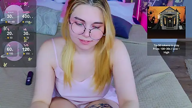 Snapshot of Evie_Vall chatting on 20, 10, 2025 Evie Vall online show from 20, 10, 2025