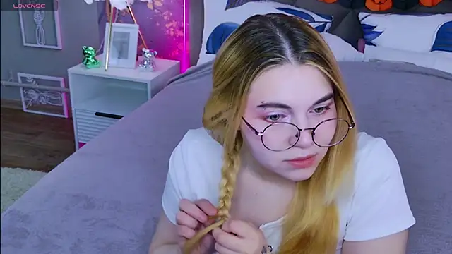 Snapshot of Evie_Vall chatting on 2, 11, 2025 Evie Vall online show from 2, 11, 2025