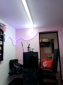 Snapshot of GabyMontenegro chatting on 17, 10, 2025 GabyMontenegro online show from 17, 10, 2025