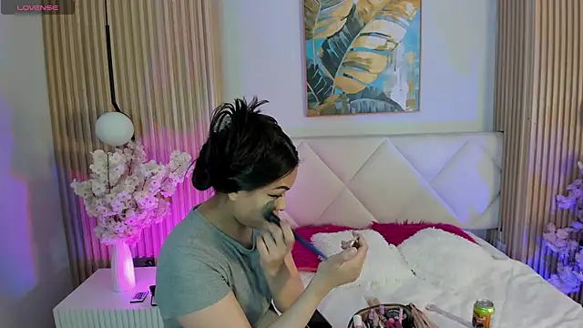 Mila Hank  online show from 3, 4, 2026