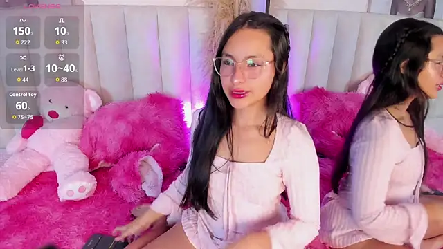 Snapshot of Annie__2 chatting on 30, 10, 2025 Annie 2 online show from 30, 10, 2025