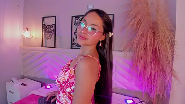 Snapshot of Annie__2 chatting on 8, 11, 2025 Annie 2 online show from 8, 11, 2025