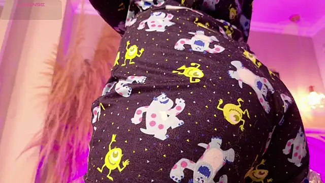 Snapshot of Annie__2 chatting on 20, 11, 2025 Annie 2 online show from 20, 11, 2025