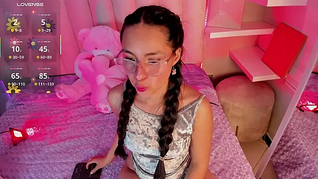 Snapshot of Annie__2 chatting on 4, 12, 2025 Annie 2 online show from 4, 12, 2025