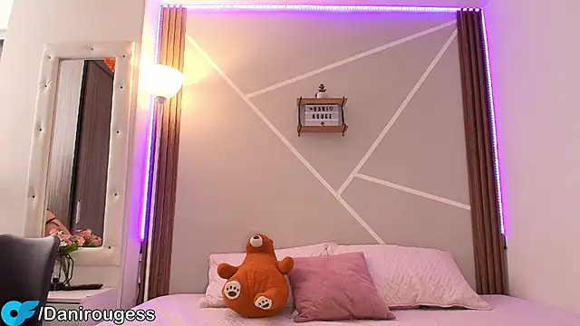 Little ginger online show from 19, 9, 2025