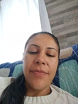 KittyHoleshot87 online show from 17, 4, 2026