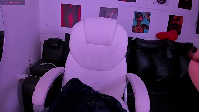 koraline 333 online show from 10, 4, 2026