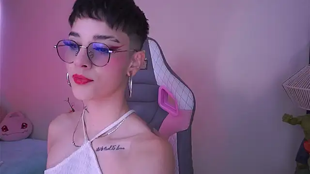 Snapshot of Gia_Moretti_ chatting on 14, 12, 2025 Gia Moretti online show from 14, 12, 2025