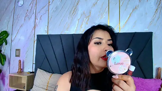 Snapshot of chloe_Laurent1 chatting on 5, 10, 2025 chloe Laurent1 online show from 5, 10, 2025