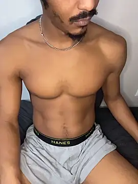 Snapshot of TRILLAHUNG chatting on 4, 12, 2025 TRILLAHUNG online show from 4, 12, 2025