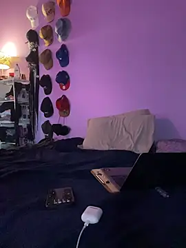 Snapshot of TRILLAHUNG chatting on 18, 6, 2026 TRILLAHUNG online show from 18, 6, 2026