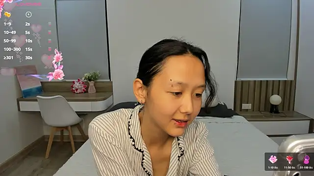 Snapshot of gabby_little chatting on 4, 8, 2026 gabby little online show from 4, 8, 2026