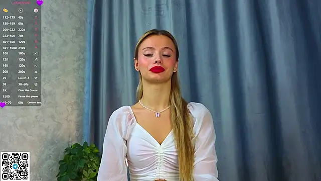 NaughtySeraphine online show from 3, 3, 2026