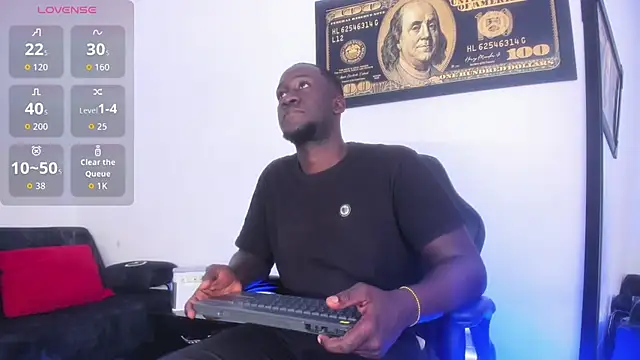 Snapshot of lucas_manzon chatting on 2, 12, 2025 lucas manzon online show from 2, 12, 2025