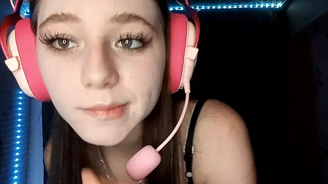 Snapshot of Sophiecuttie chatting on 11, 10, 2025 Sophiecuttie online show from 11, 10, 2025