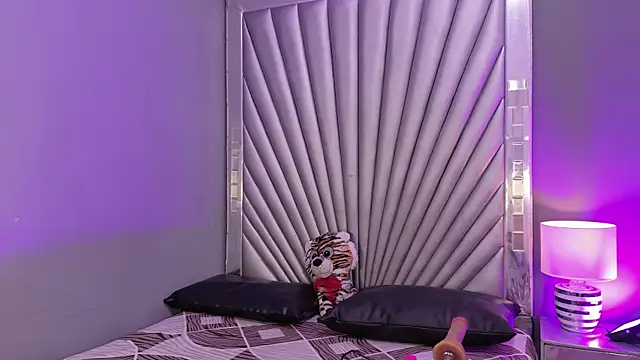 HatsaJones online show from 5, 4, 2026