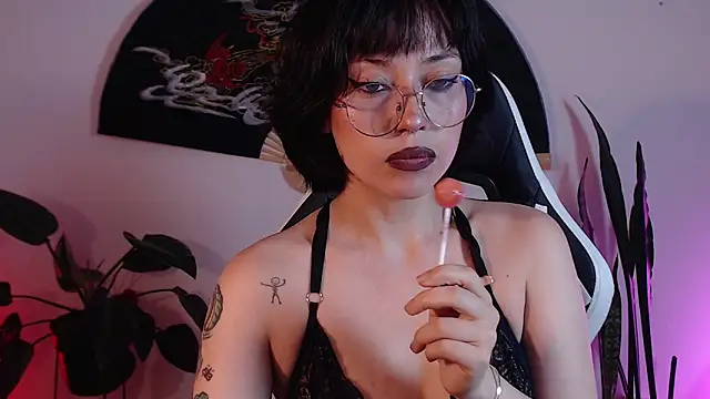 Ellyuwuw online show from 3, 3, 2026