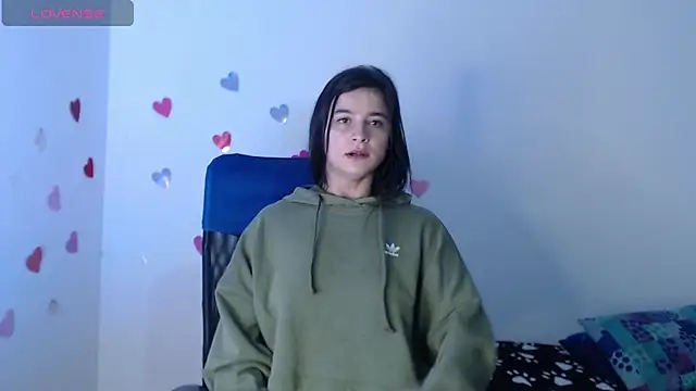Snapshot of littleemma_77 chatting on 10, 10, 2025 littleemma 77 online show from 10, 10, 2025