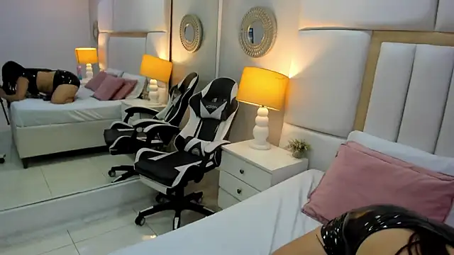 NahiaMonet online show from 31, 10, 2025