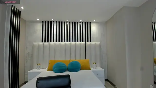 Snapshot of MayaMoretti_ chatting on 1, 2, 2026 MayaMoretti online show from 1, 2, 2026