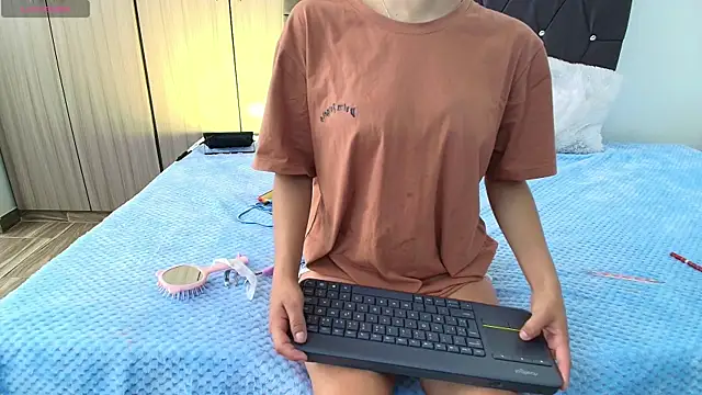 Ruby Whispers online show from 22, 10, 2025