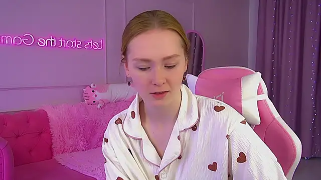 Snapshot of AgataFoxley chatting on 6, 10, 2025 AgataFoxley online show from 6, 10, 2025