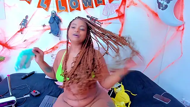 Snapshot of Hill_Brownie chatting on 30, 10, 2025 Hill Brownie online show from 30, 10, 2025