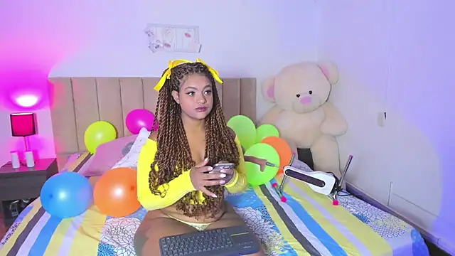 Snapshot of Hill_Brownie chatting on 8, 11, 2025 Hill Brownie online show from 8, 11, 2025