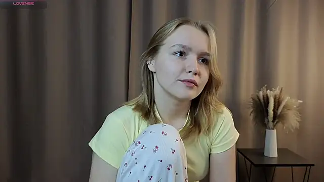 Snapshot of VinnieSerrano chatting on 13, 10, 2025 VinnieSerrano online show from 13, 10, 2025
