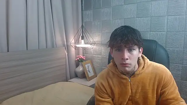 Iantwink18 online show from 11, 9, 2025