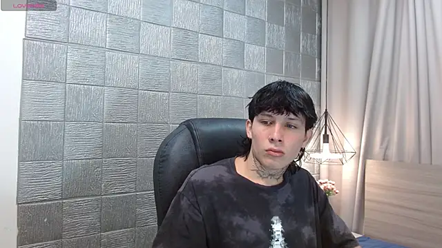 Iantwink18 online show from 4, 11, 2025