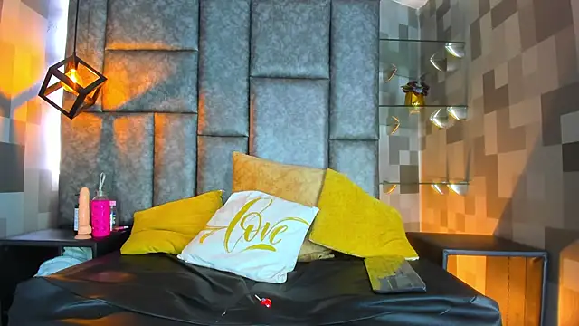 Snapshot of Emily_Mitchell chatting on 22, 11, 2025 Emily Mitchell online show from 22, 11, 2025