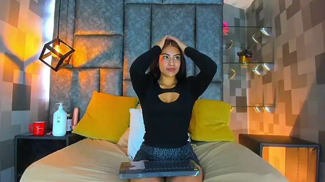 Snapshot of Emily_Mitchell chatting on 25, 11, 2025 Emily Mitchell online show from 25, 11, 2025