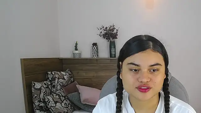 Miabloomm  online show from 10, 10, 2025