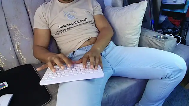 Snapshot of Misterjhons2 chatting on 12, 9, 2025 Misterjhons2 online show from 12, 9, 2025