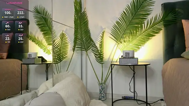 Snapshot of JuliaQuin chatting on 3, 10, 2025 JuliaQuin online show from 3, 10, 2025