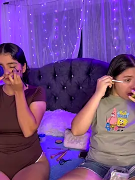 Snapshot of Ashley_and_Zoe chatting on 16, 9, 2025 Ashley and Zoe online show from 16, 9, 2025