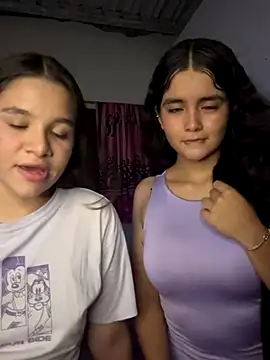 Snapshot of Ashley_and_Zoe chatting on 25, 9, 2025 Ashley and Zoe online show from 25, 9, 2025