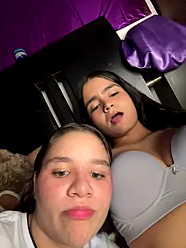 Snapshot of Ashley_and_Zoe chatting on 2, 11, 2025 Ashley and Zoe online show from 2, 11, 2025