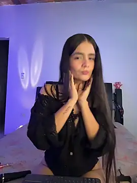 Snapshot of Ashley_and_Zoe chatting on 30, 11, 2025 Ashley and Zoe online show from 30, 11, 2025