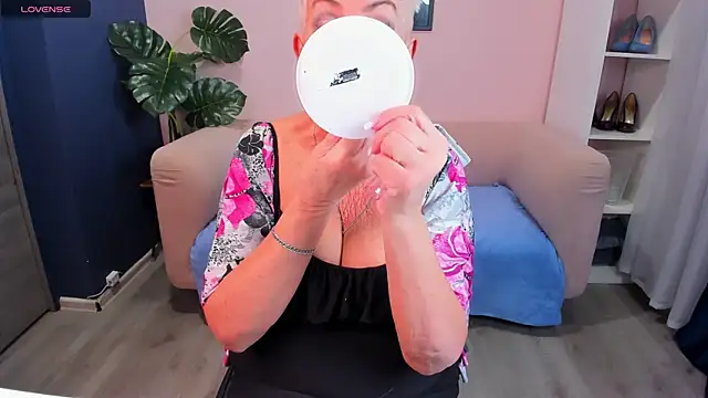 Snapshot of HotandMature chatting on 24, 1, 2025 HotandMature online show from 24, 1, 2025