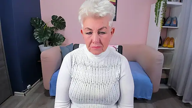 Snapshot of HotandMature chatting on 5, 11, 2025 HotandMature online show from 5, 11, 2025