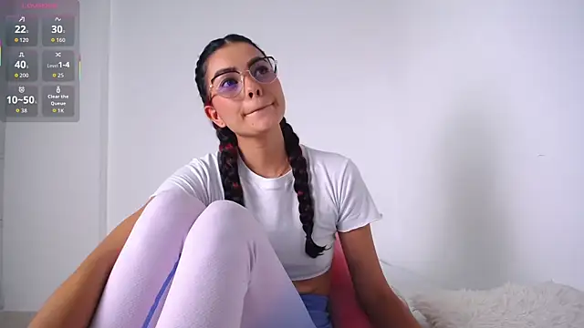 Snapshot of emilytolson_ chatting on 10, 10, 2025 emilytolson online show from 10, 10, 2025