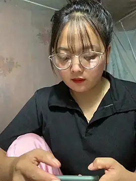 Snapshot of July-y chatting on 14, 9, 2025 July-y online show from 14, 9, 2025