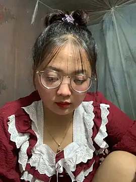 Snapshot of July-y chatting on 15, 9, 2025 July-y online show from 15, 9, 2025