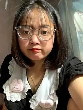 Snapshot of July-y chatting on 19, 9, 2025 July-y online show from 19, 9, 2025