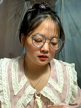 Snapshot of July-y chatting on 19, 9, 2025 July-y online show from 19, 9, 2025