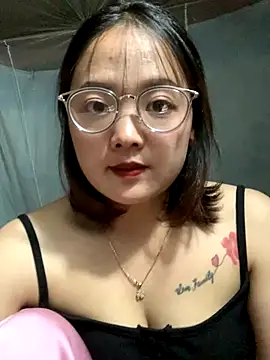Snapshot of July-y chatting on 20, 9, 2025 July-y online show from 20, 9, 2025