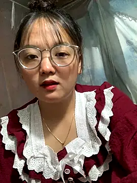 Snapshot of July-y chatting on 22, 9, 2025 July-y online show from 22, 9, 2025