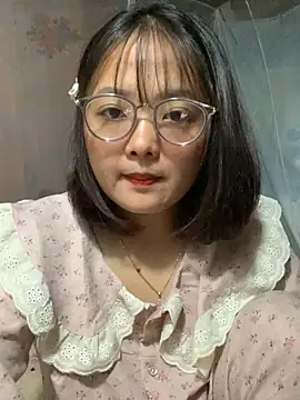 Snapshot of July-y chatting on 23, 9, 2025 July-y online show from 23, 9, 2025